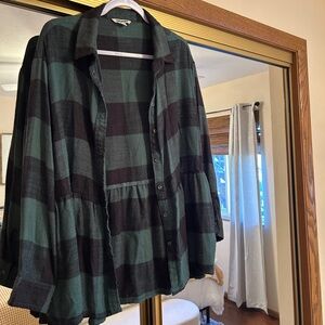 American Eagle Outfitters Green and Charcoal Plaid Shirt